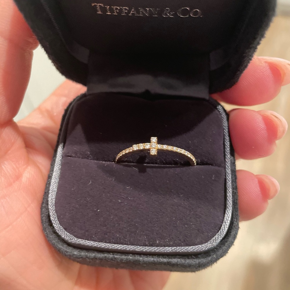 Tiffany’s T Diamond wire band ring in 18k gold